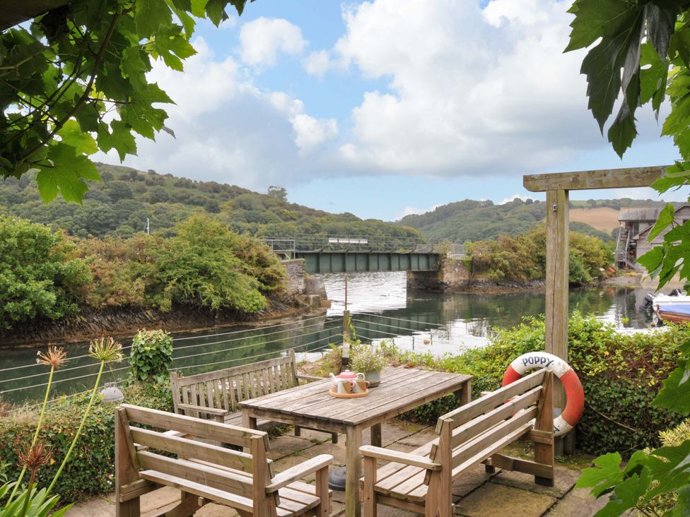 An outdoor area with a table and chairs at Island House in Golant near Tywardreath