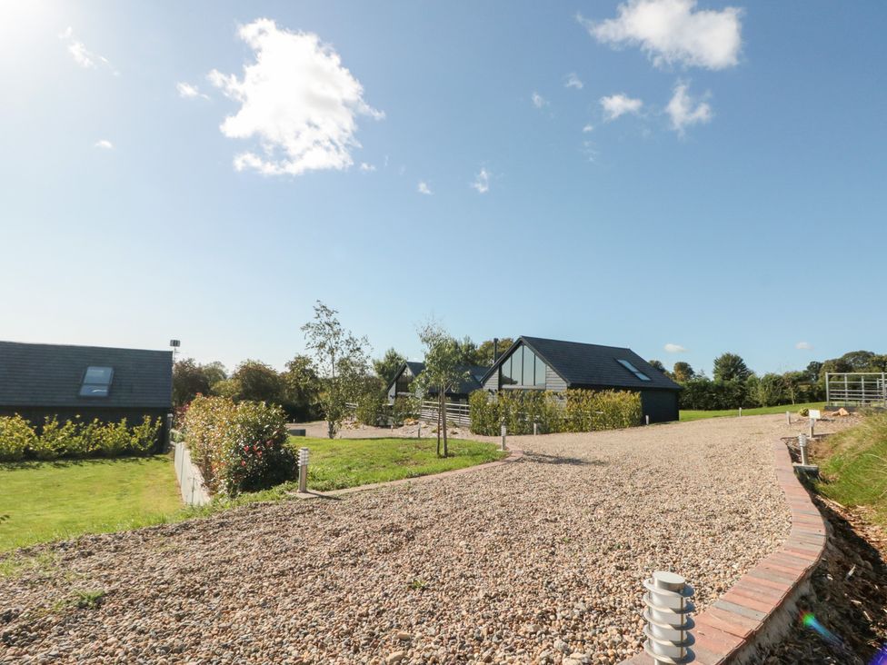 A house with a gravel driveway at Foxes Den, Allerston near Thornton Dale