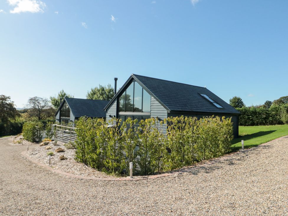 A house with a garden and gravel path at Foxes Den in Allerston near Thornton Dale