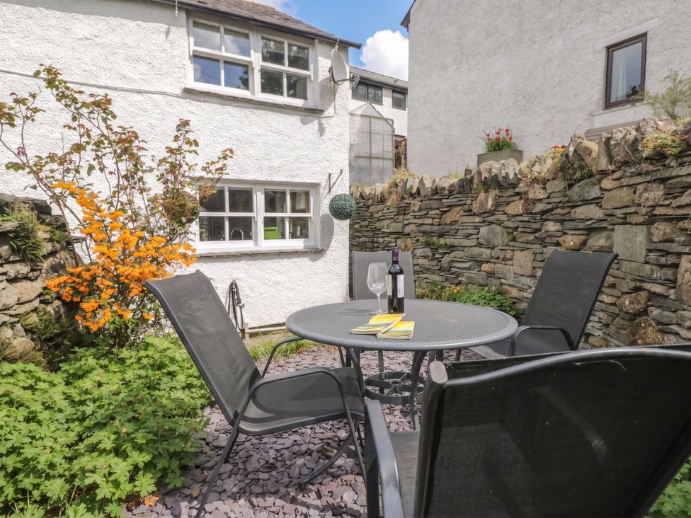 A garden with a table and chairs at Bay Tree Cottage in Ambleside