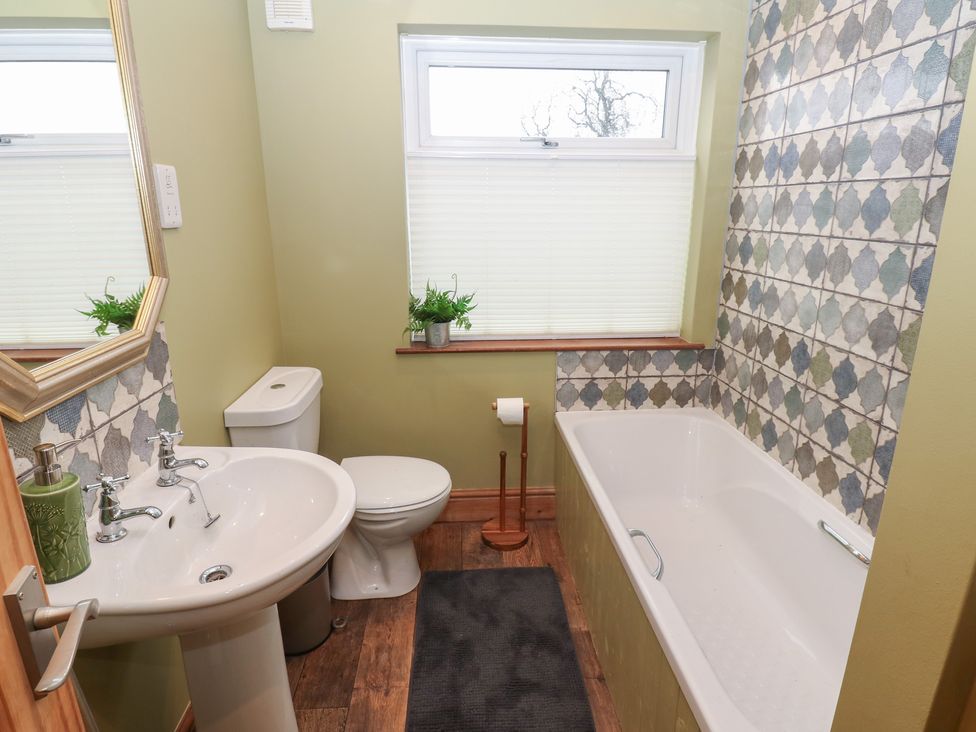 A bathroom with a sink, toilet, and bathtub at Banklands in Barnard Castle