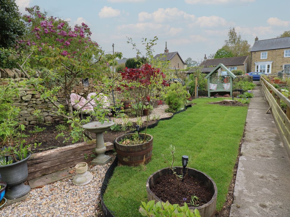 A garden with plants and a pathway at Banklands in Barnard Castle