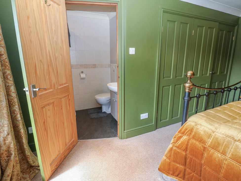 A bedroom with an attached bathroom at Banklands, Mickleton, Teesdale