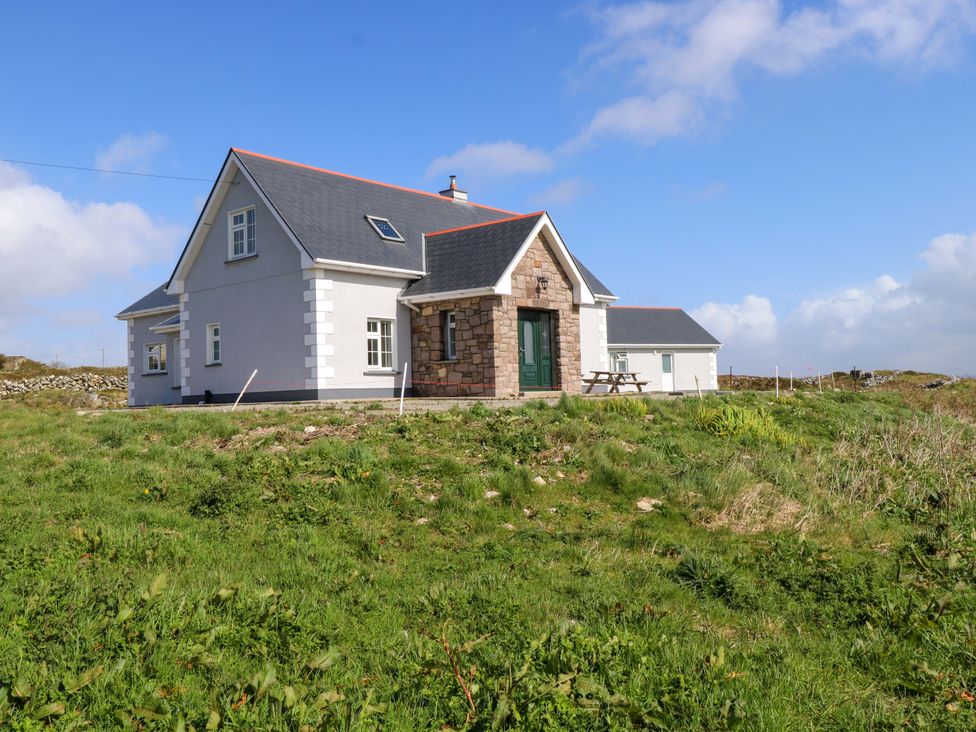A house with a garden and picnic table at Tí Tom Nárta, Trabane near Lettermore, County Galway