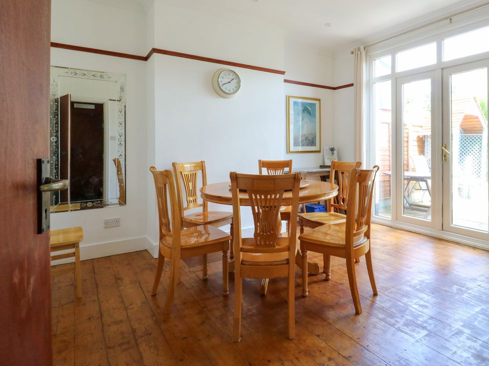 A dining room with a table and chairs at Ninety Eight in Southend-On-Sea