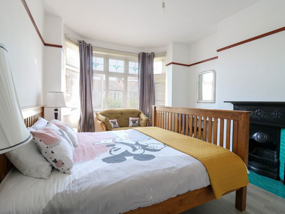A bedroom with a bed and sofa at Ninety Eight in Southend-On-Sea