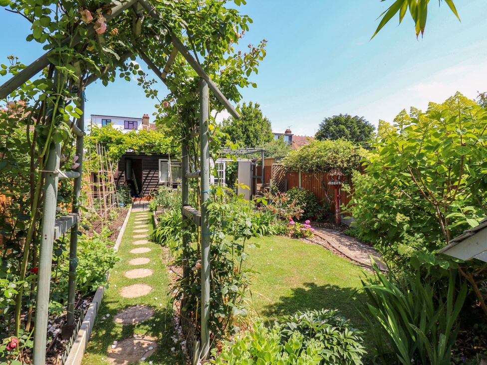 A garden with a pathway and plants at Ninety Eight in Southend-On-Sea