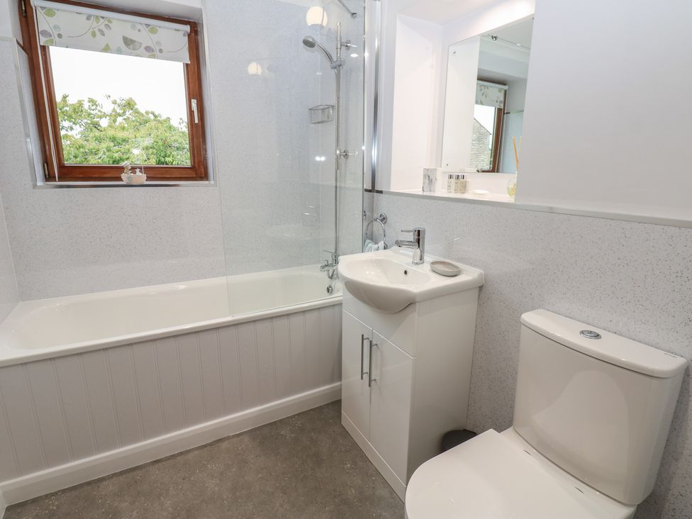 A bathroom with a bathtub, sink and toilet at Summerseat in Kirkby Stephen