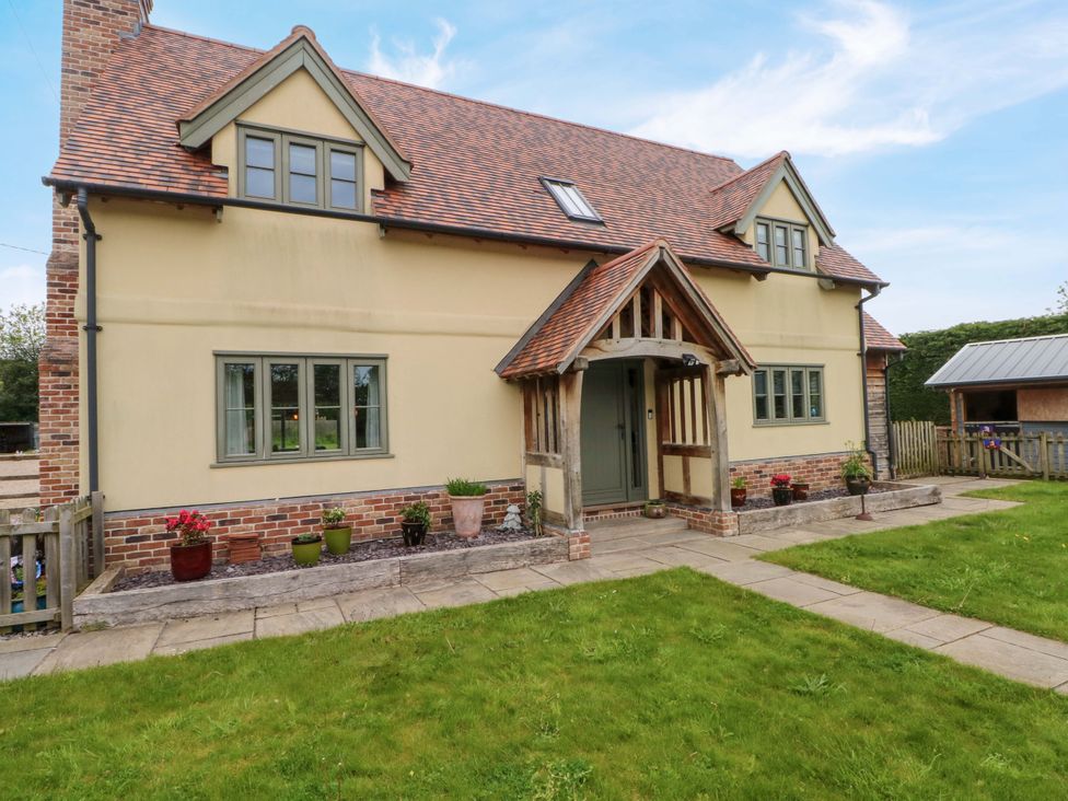 A house with garden and pathway at Gayton Stables in Heswall