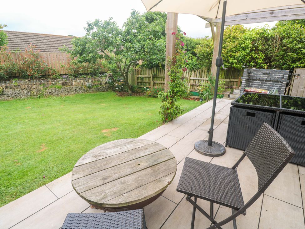 A garden with lawn and outdoor furniture at Trelowen St Issey near Padstow