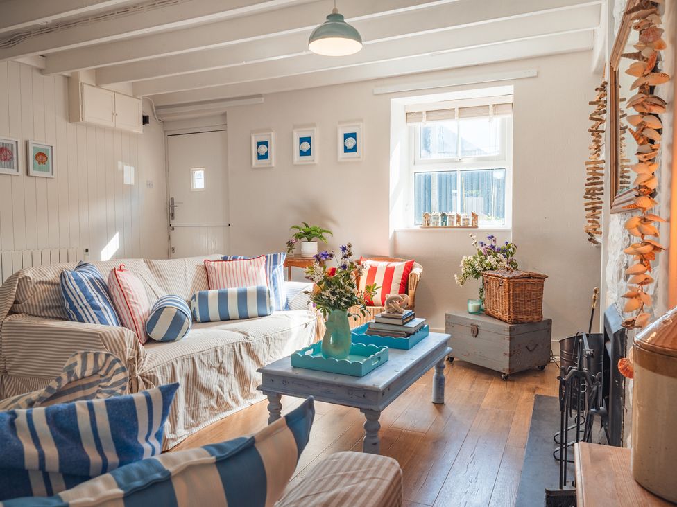 A living room with a sofa and a coffee table at Gerallt in Morfa Nefyn