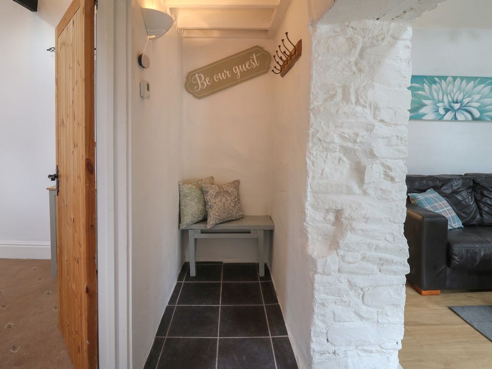 Daffodil Cottage - South Wales - 1102981 - thumbnail photo 12