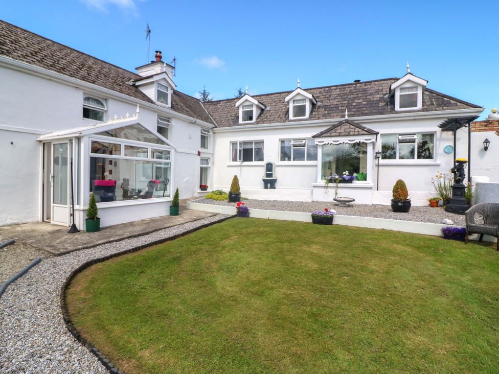 A house with a garden and a conservatory at Waterfall House in Dunmanway, County Cork