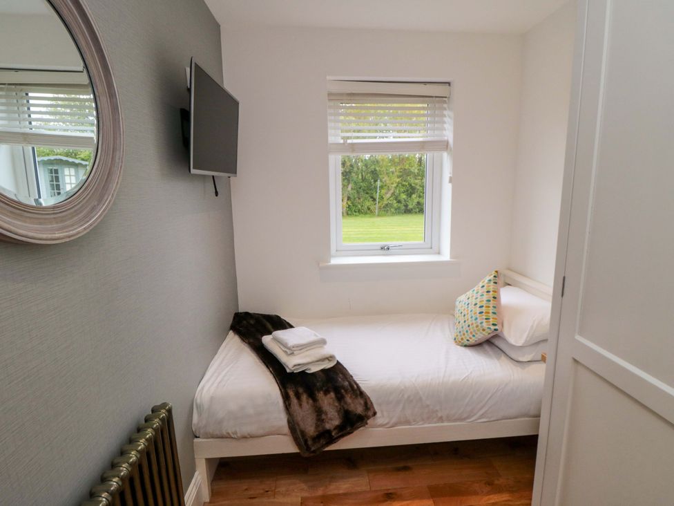 A bedroom with a single bed and TV at Wyvill House in Cayton