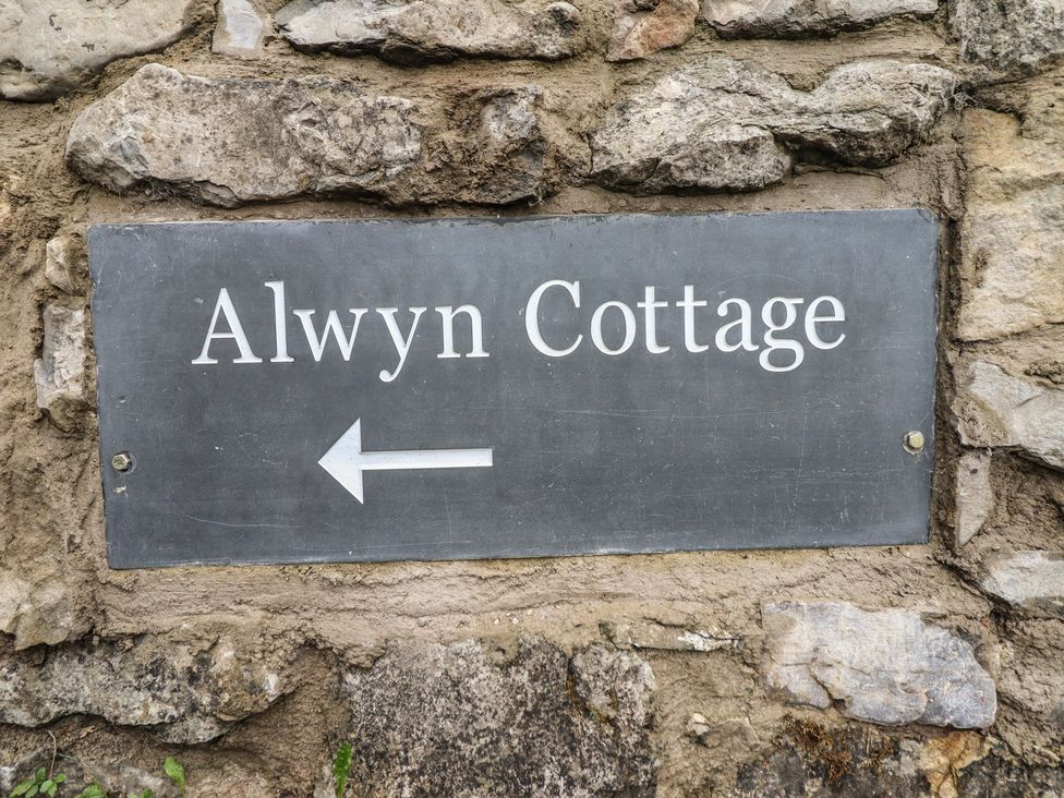 A sign for Alwyn Cottage pointing left at Alwyn Cottage in Froncysyllte