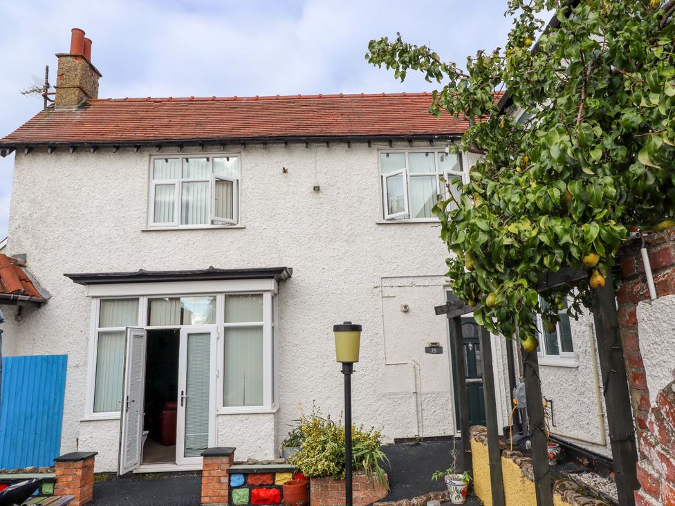 A house with windows and a garden at Peartree Cottage