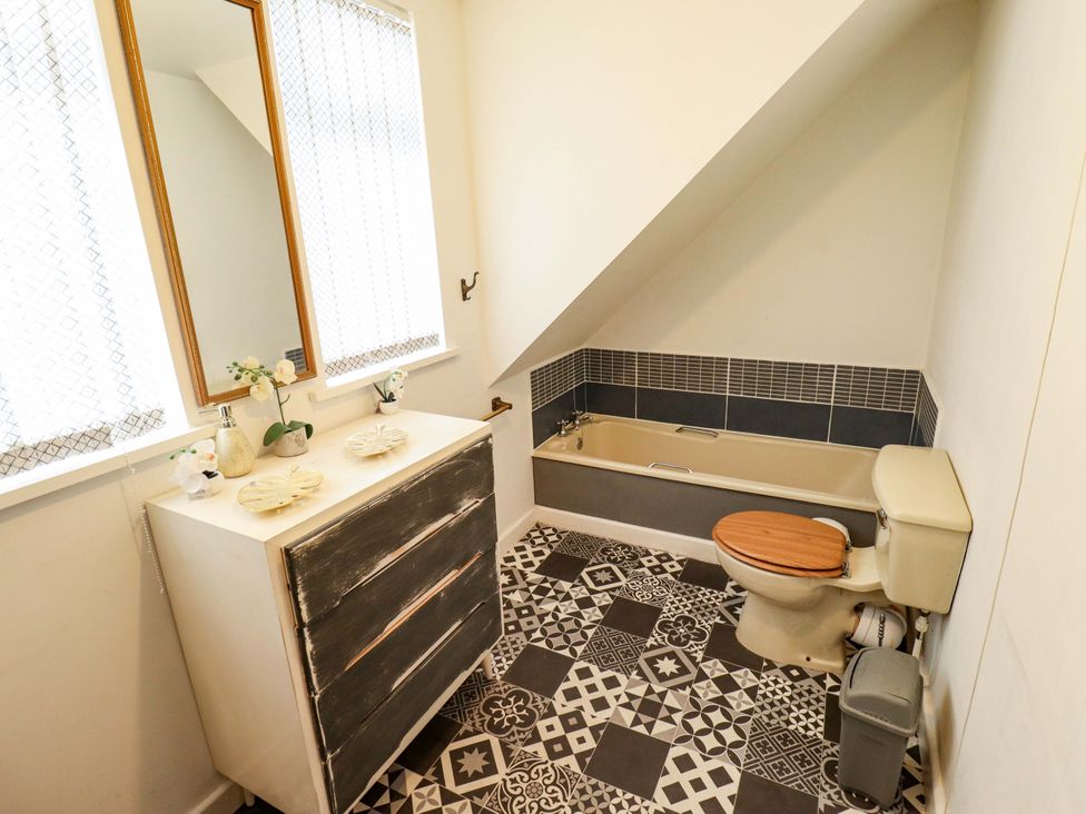 A bathroom with a bathtub and toilet at Telford Lodge in Skegness