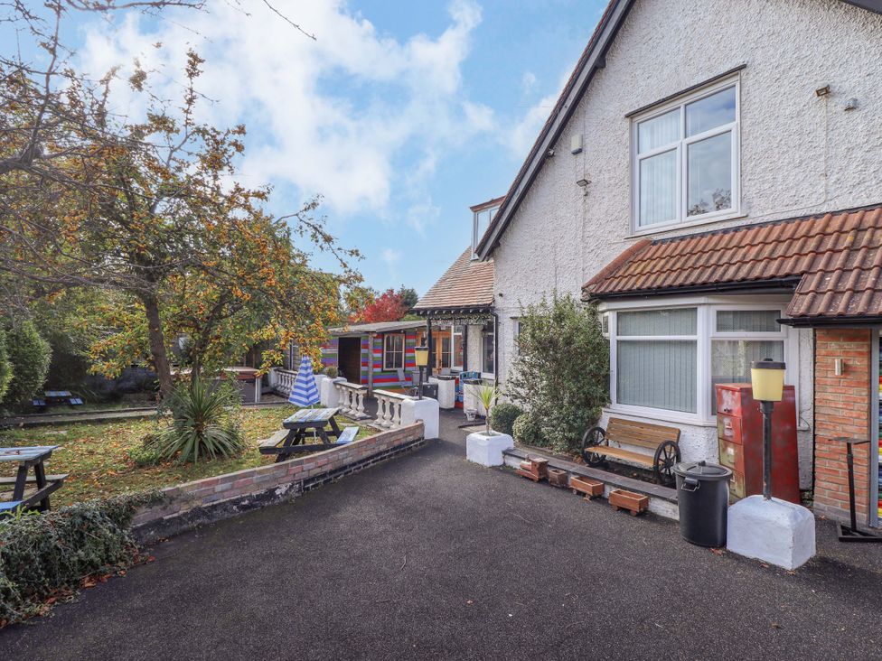 A garden with seating area and trees at Telford Lodge in Skegness