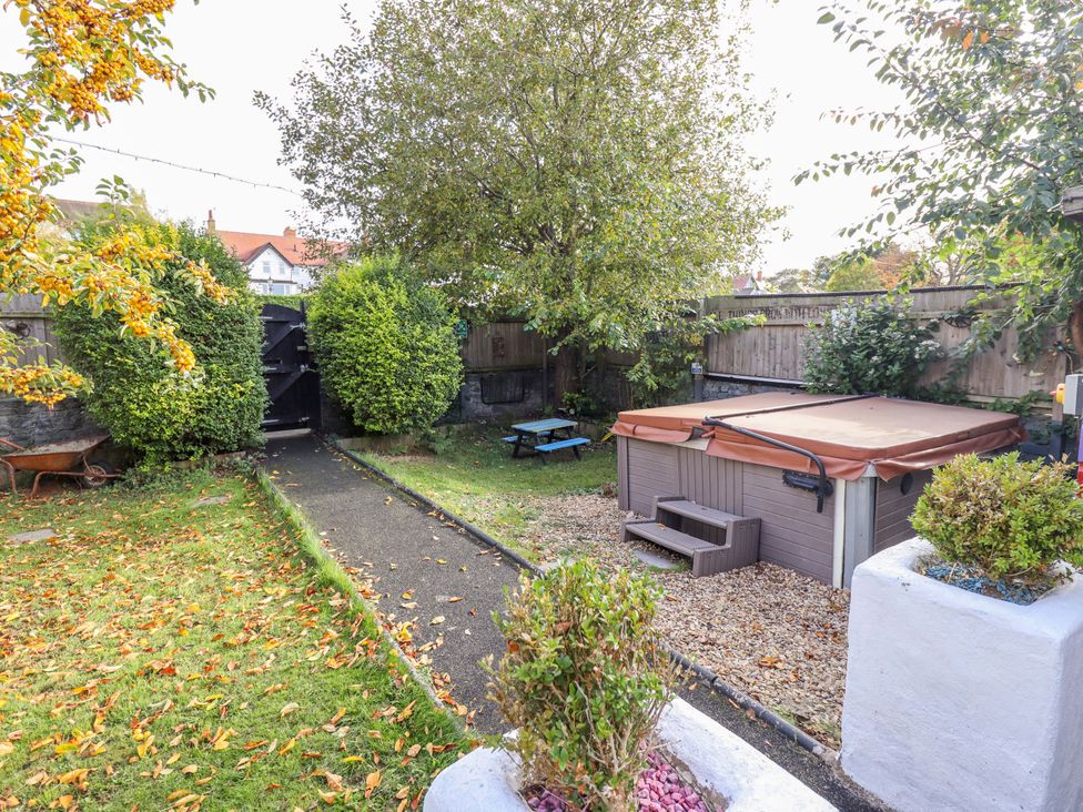 A garden with a hot tub and seating area at Telford Lodge in Skegness