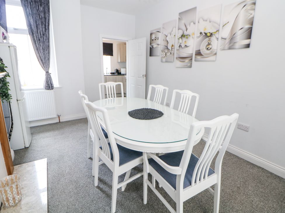 A dining room with a table and chairs at 15 South Avenue Mews Buxton