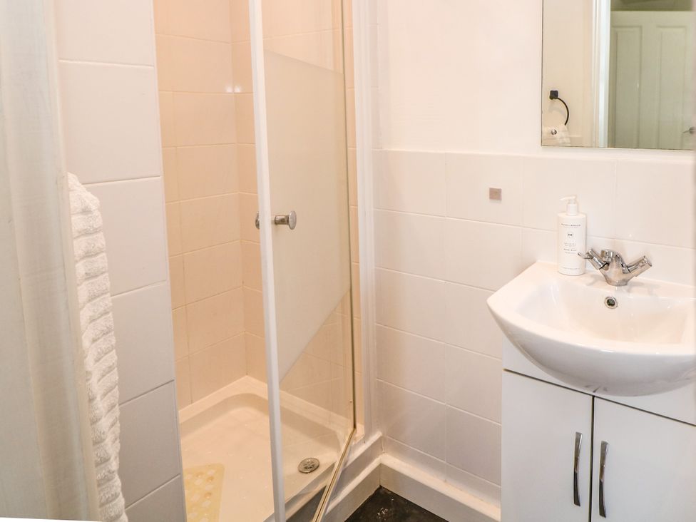 A bathroom with a shower and sink at The Netty in Flash