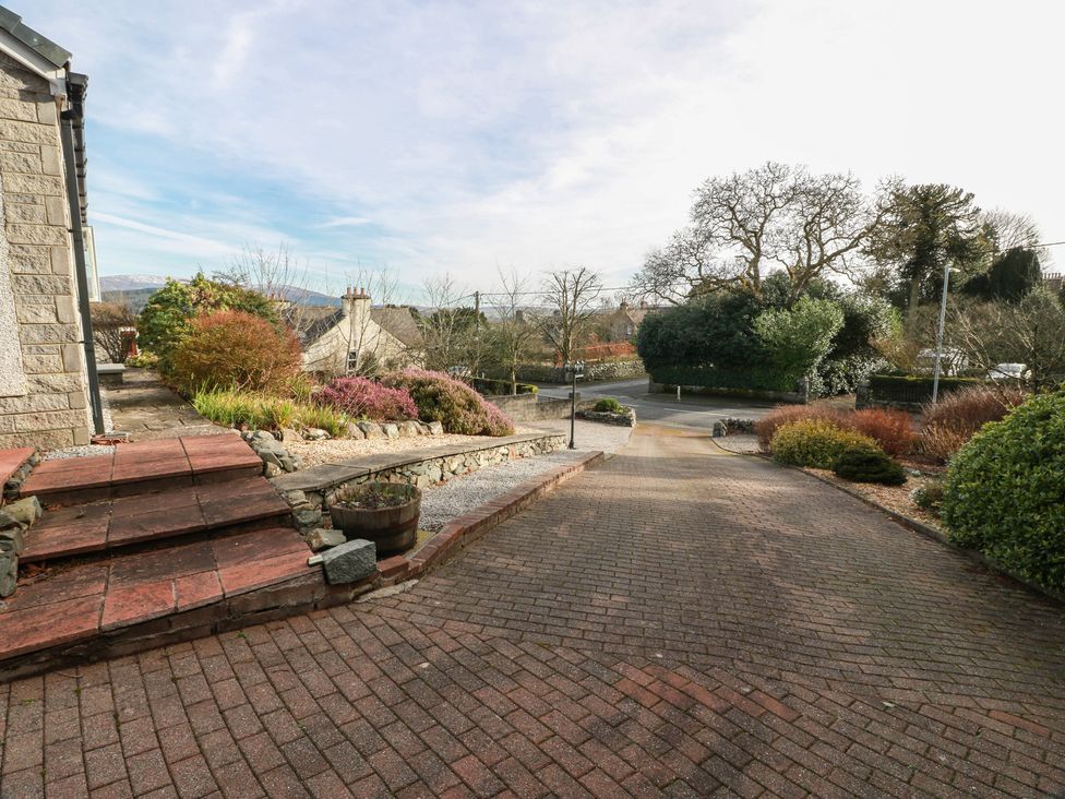 An outdoor area with a brick pathway and garden at The Rowans in 