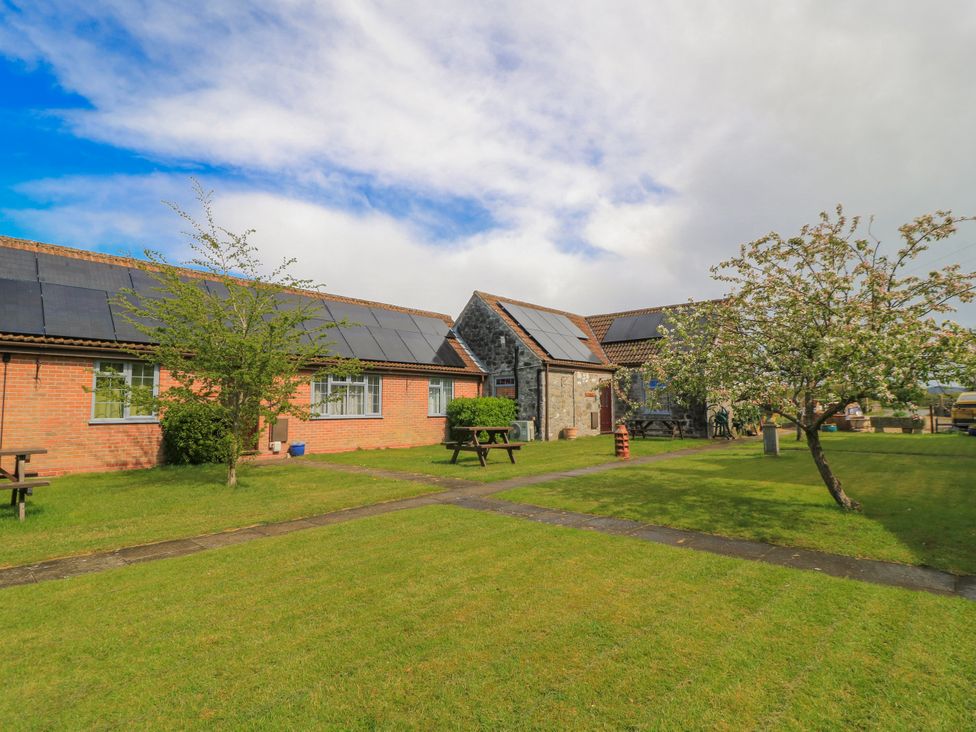 An outdoor view of buildings and garden at Carthouse in Brean