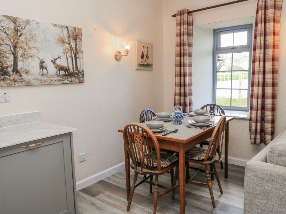 A dining room with a table and chairs at Carthouse in Brean