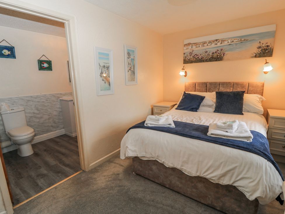 A bedroom with a bed and access to a bathroom at Carthouse in Brean