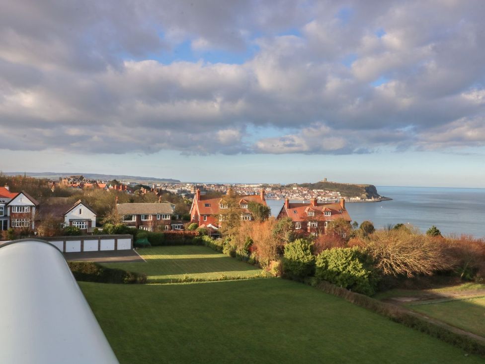A view of houses and the ocean at The Lookout in 