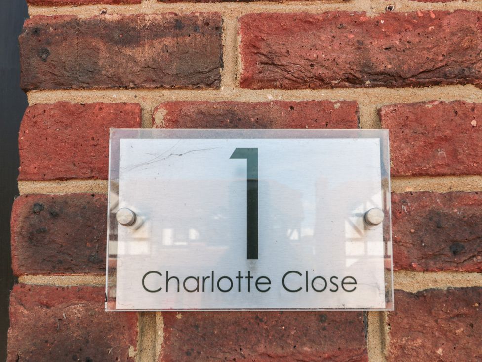 1 Charlotte Close - Dorset - 1105314 - thumbnail photo 2