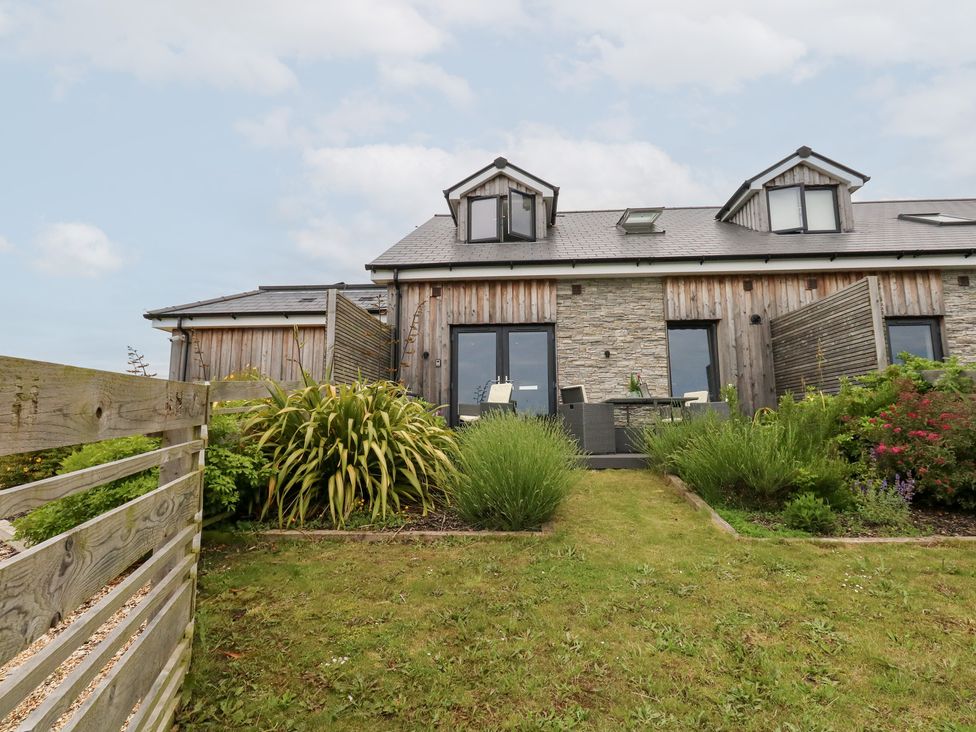 A house with a garden and patio furniture at Durbyfield in Nottington near Weymouth
