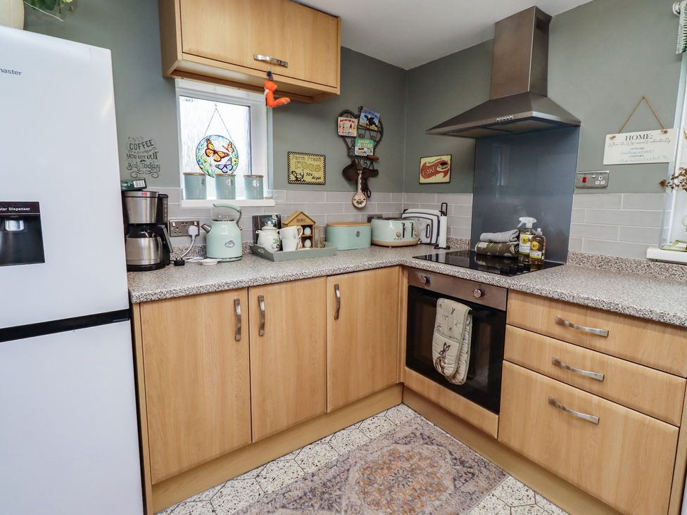 A kitchen with appliances and cabinet at Country Retreat Ponteland