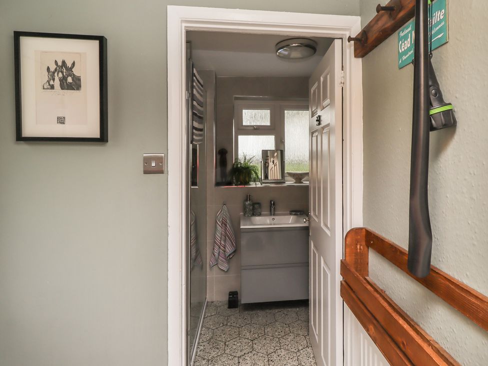 A bathroom with sink and mirror at Country Retreat in Ponteland
