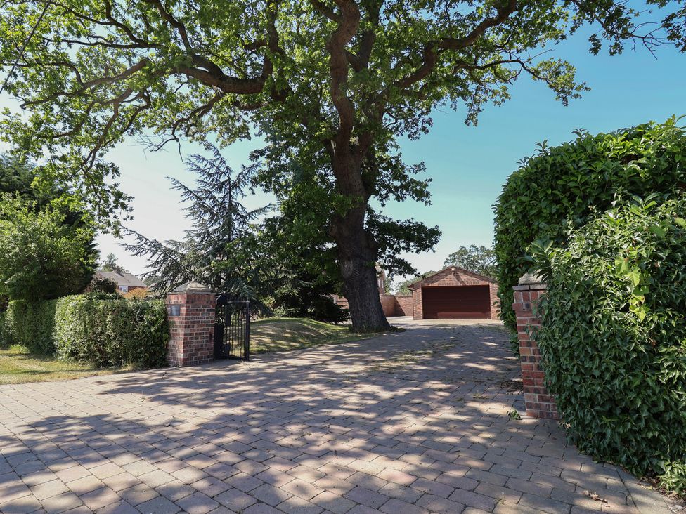 A driveway with a tree and garage at 4 Green Farm Cottage Saughall