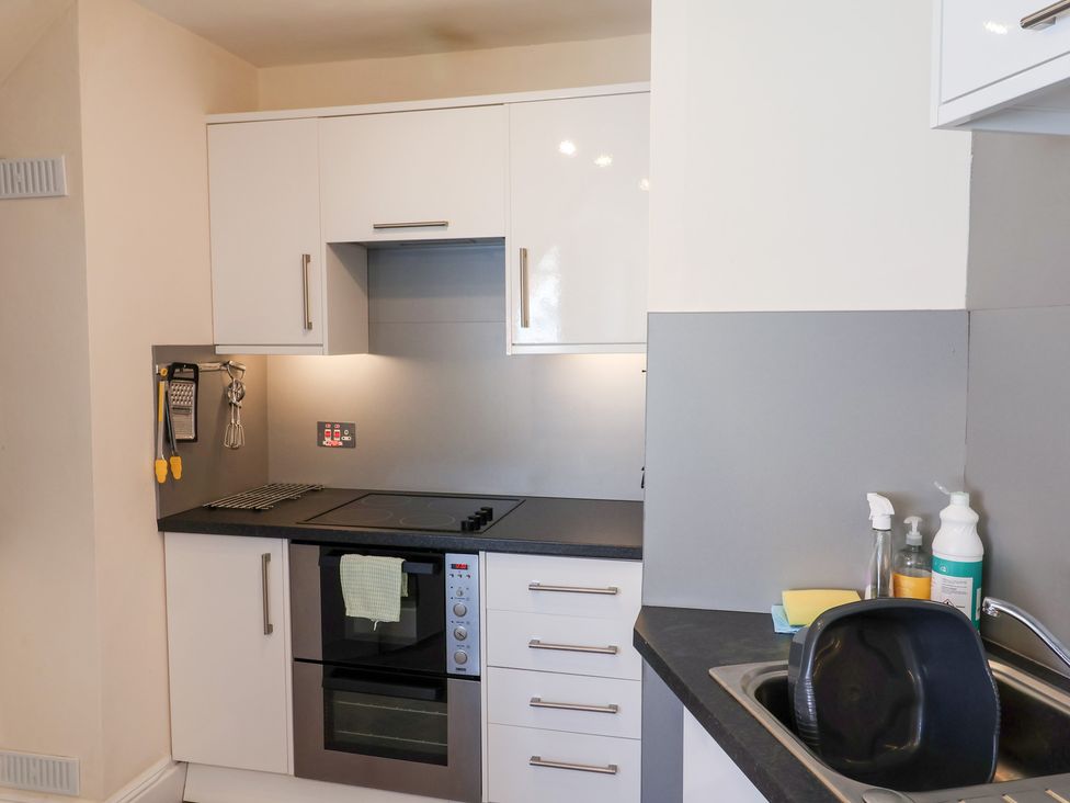 A kitchen with an oven and hob at Watersmeet in Lyme Regis