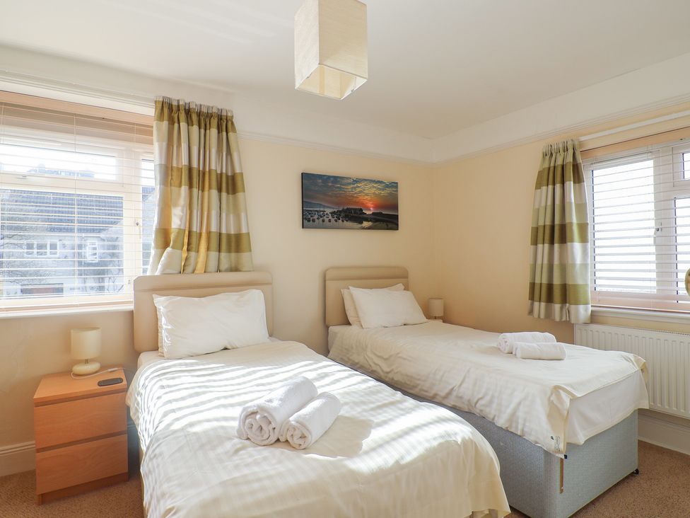 A bedroom with two single beds at Greystones in Lyme Regis