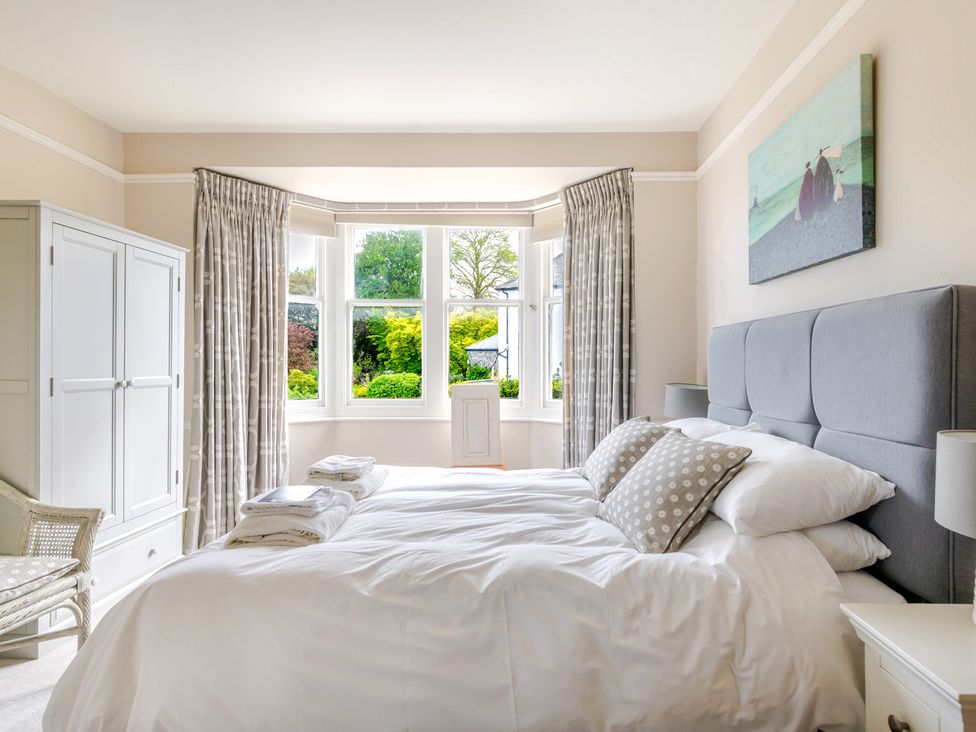 A bedroom with a bed and wardrobe at 2 Hadleigh Villas Lyme Regis