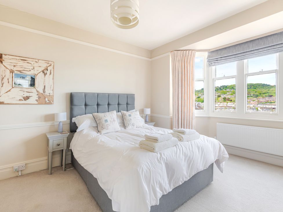 A bedroom with a bed and bedside lamps at 2 Hadleigh Villas in Lyme Regis