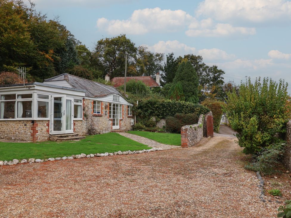An outdoor view of a cottage with a garden at Penny Plot Cottage in Lyme Regis