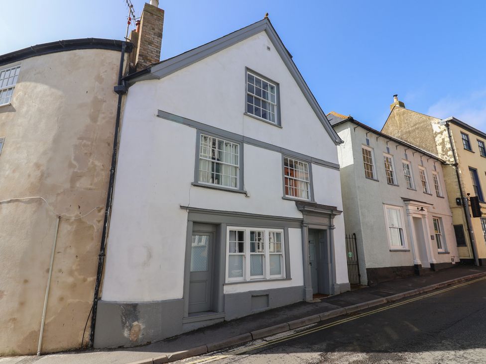 An exterior view of a house on a street at The Little Rose in Lyme Regis