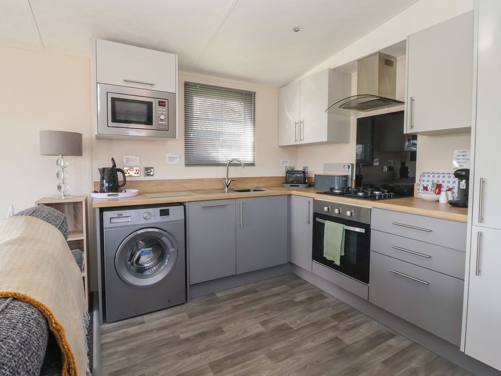 A kitchen with appliances and fixtures at Away Daze Carnaby near Bridlington