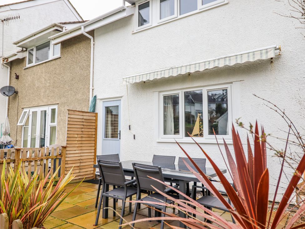An outdoor seating area with a table and chairs at Green Cottage Borth-Y-Gest