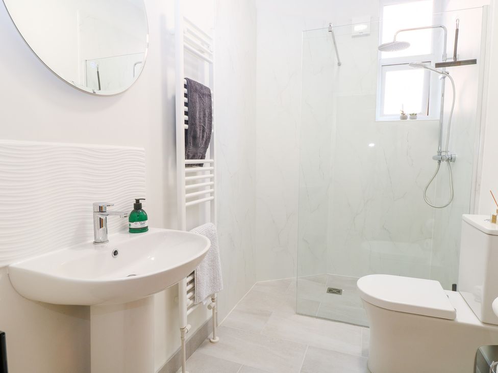 Flat 1 - Norfolk - 1106984 - thumbnail photo 21