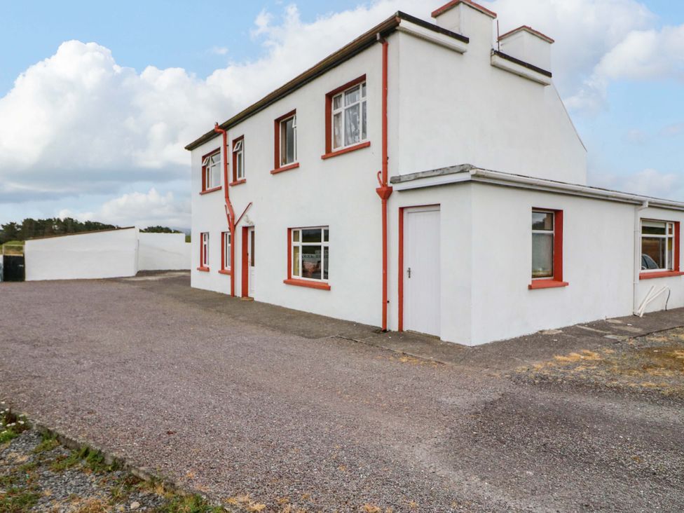 A house with parking area at Forest View in Ballinskelligs, County Kerry