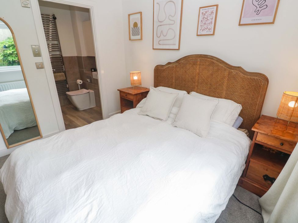 A bedroom with a bed and bedside tables at 6 Chapel Rock Close Perranporth