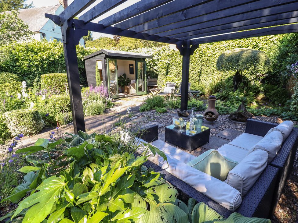 A garden with seating and a shed at Hangmans cottage in Horncastle