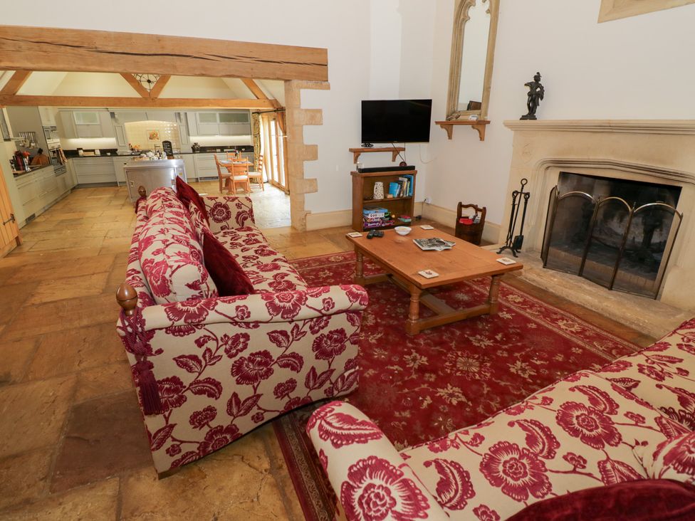 A living room with a sofa and coffee table at Rookery Hall in Middle Hill near Broadway