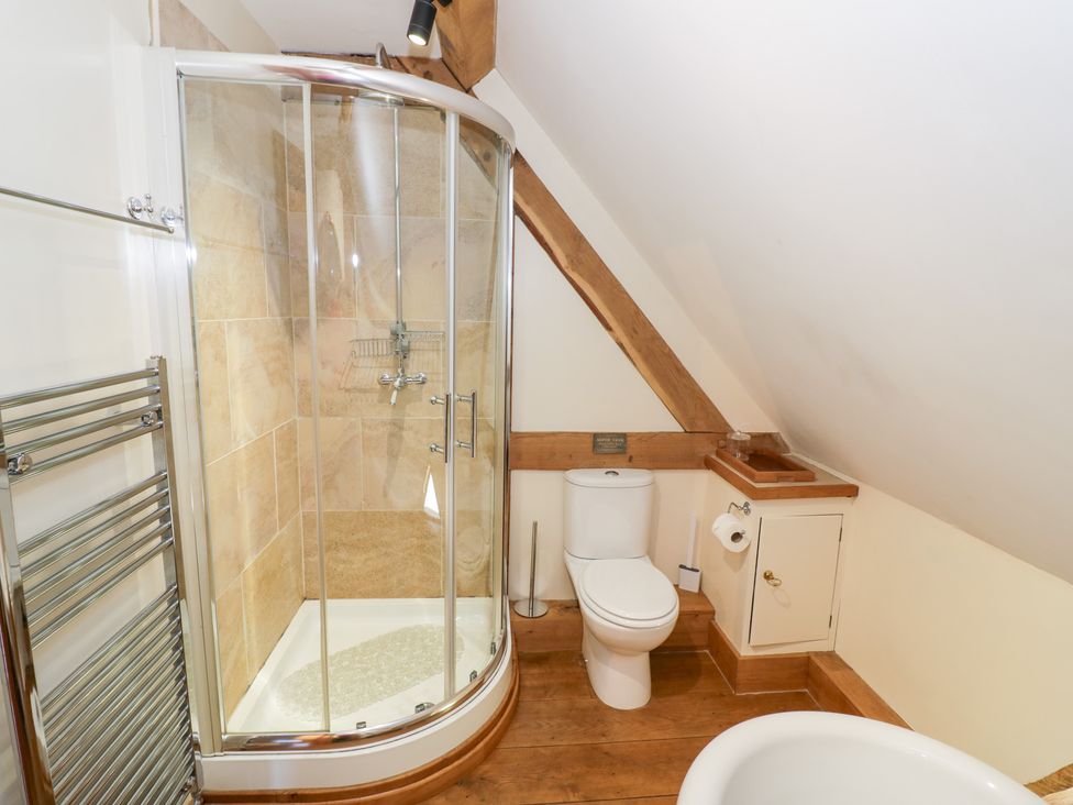 A bathroom with a shower, toilet, and sink at Rookery Hall in Middle Hill near Broadway