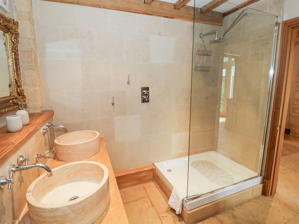 A bathroom with sinks and a shower at Rookery Hall Middle Hill near Broadway